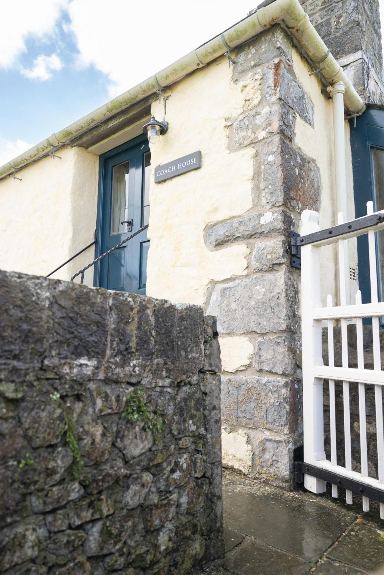 Gileston Manor-Self Catering Apartment Saint Athans Exterior photo